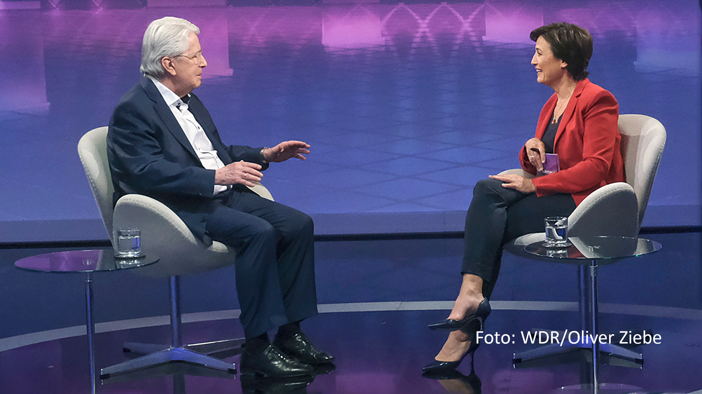 Am 26. April begrüßt Sandra Maischberger ab 22:50 Uhr in ihrer ARD-Talkshow u.a. Entertainer Frank Elstner. Gemeinsam sprechen sie über Elstners Leben nach den großen TV-Shows und sein Engagement für bedrohte Tierarten. (Foto: WDR/Oliver Ziebe)