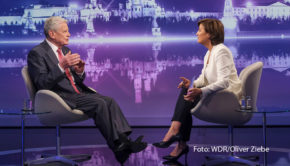 Seit dem Karlsruher Urteil steckt die Bundesregierung in der Haushaltskrise. Ob sich die Ampelparteien von dieser Ernüchterung noch einmal erholen können, diskutiert Moderatorin Sandra Maischberger in ihrer ARD-Talkshow am 28. November u.a. mit Joachim Gauck und Oskar Lafontaine. (Foto: WDR/Oliver Ziebe)