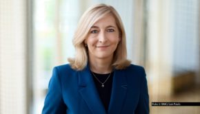 Bundesgesundheitsministerin Nina Warken (CDU) diskutiert am 5. Mai in der ARD-Talkshow „Maischberger" über die Gesundheitsreform. Zu Gast im Studio ist zudem Wikipedia-Gründer Jimmy Wales. Sein Thema: Meinungsfreiheit und die USA unter Präsident Trump. Foto © BMG/Jan Pauls