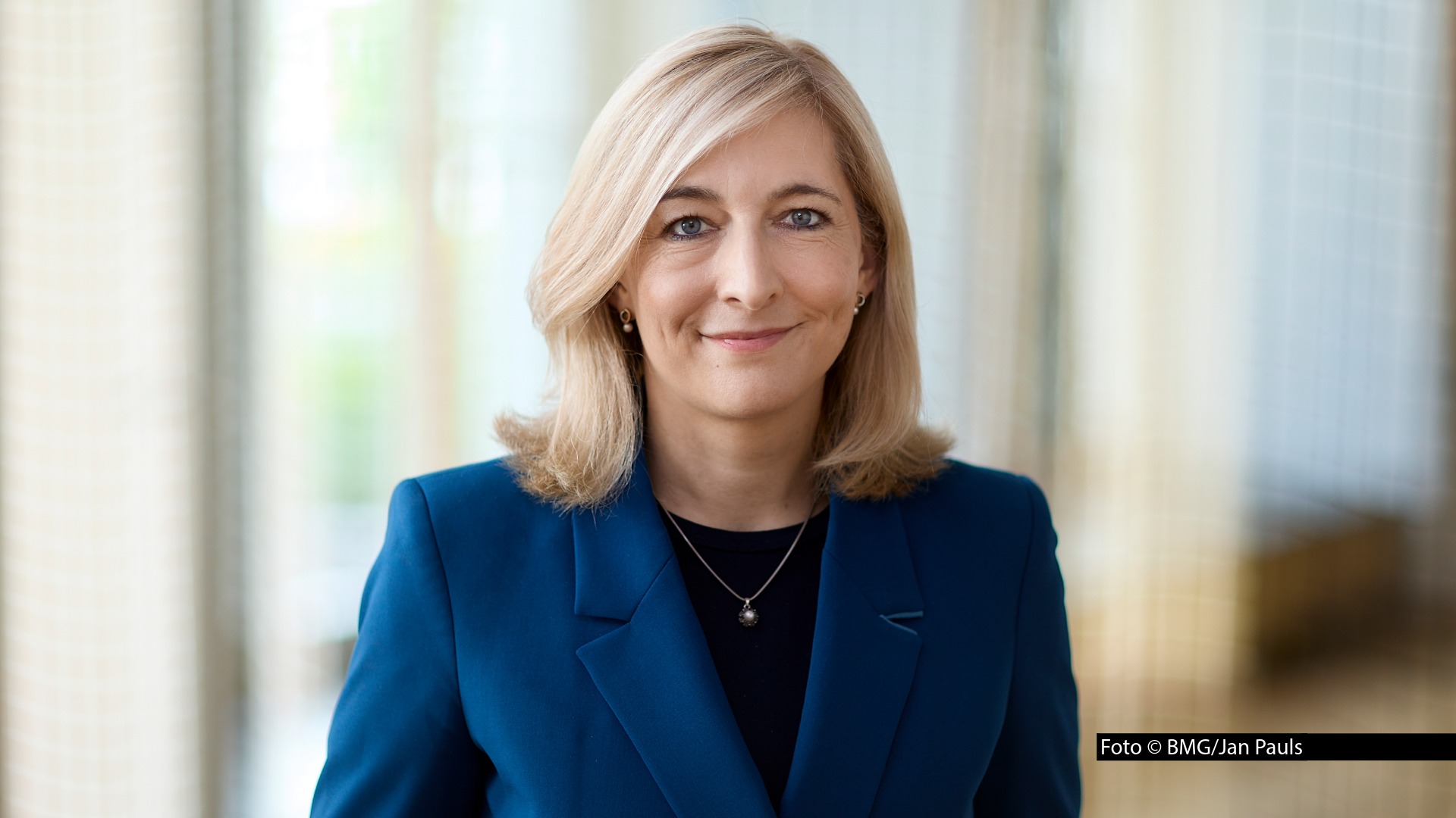 Bundesgesundheitsministerin Nina Warken (CDU) diskutiert am 5. Mai in der ARD-Talkshow „Maischberger" über die Gesundheitsreform. Zu Gast im Studio ist zudem Wikipedia-Gründer Jimmy Wales. Sein Thema: Meinungsfreiheit und die USA unter Präsident Trump. Foto © BMG/Jan Pauls