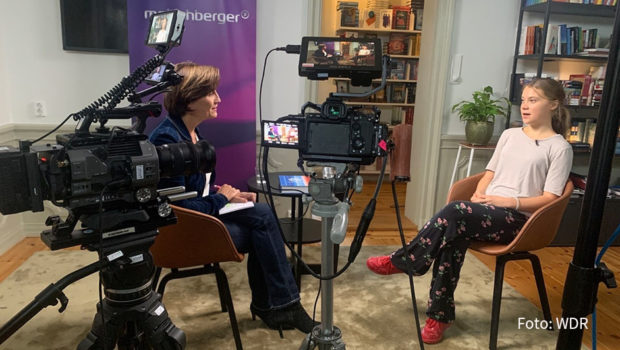 Für die heutige Ausgabe ihrer Talkshow reiste Sandra Maischberger nach Schweden und spricht mit der Klimaaktivistin Greta Thunberg darüber, was die Energiekrise für den Umweltschutz bedeutet. Weitere Gäste sind u.a. Bundestagvizepräsident Wolfgang Kubicki und der Leiter des ZDF-Hauptstadtstudios Theo Koll. (Foto: WDR)