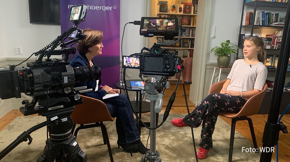 Für die heutige Ausgabe ihrer Talkshow reiste Sandra Maischberger nach Schweden und spricht mit der Klimaaktivistin Greta Thunberg darüber, was die Energiekrise für den Umweltschutz bedeutet. Weitere Gäste sind u.a. Bundestagvizepräsident Wolfgang Kubicki und der Leiter des ZDF-Hauptstadtstudios Theo Koll. (Foto: WDR)