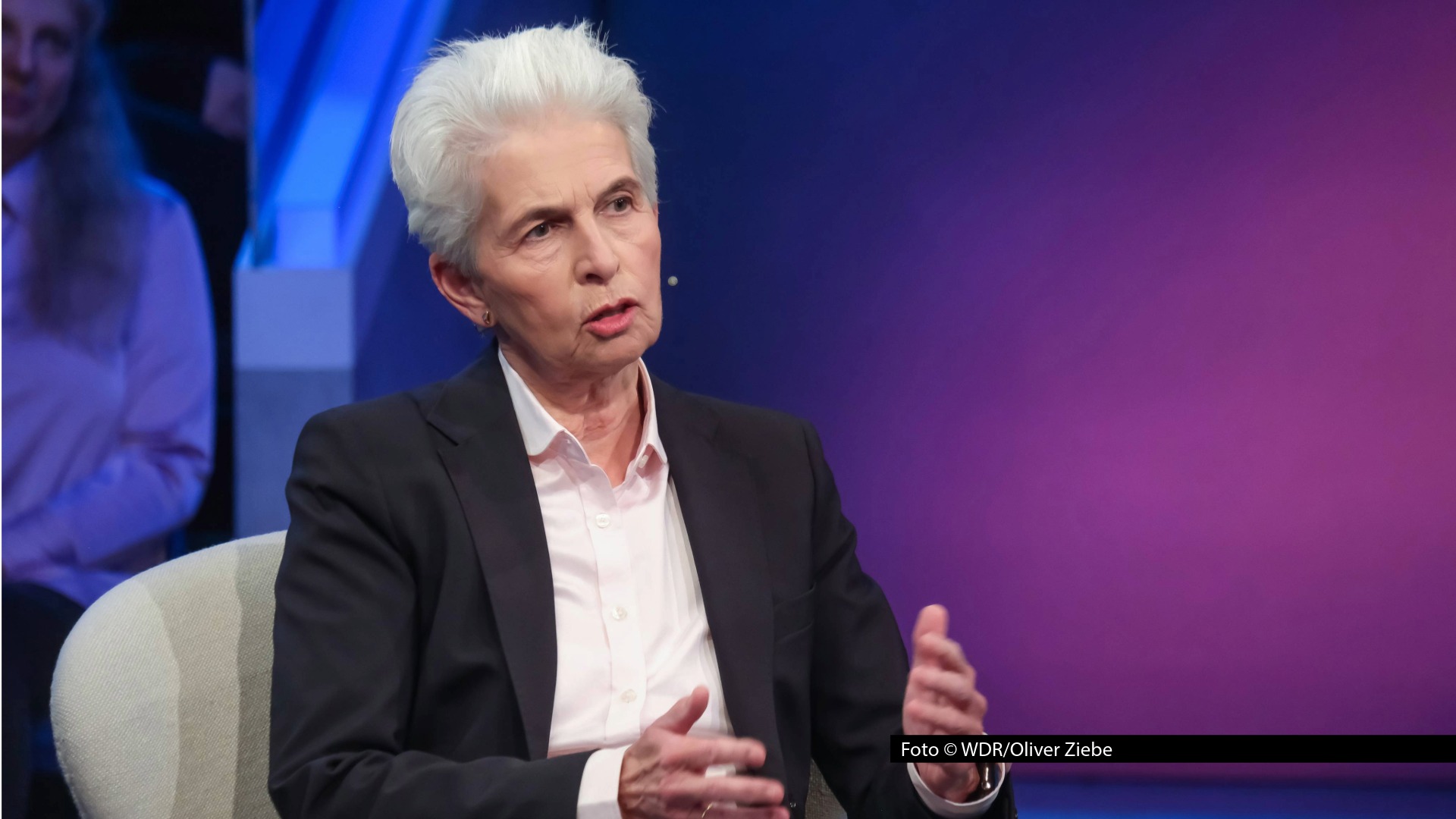 Will Putin Europa und die Nato testen? Über diese Frage diskutiert Sandra Maischberger in einer neuen Ausgabe ihrer ARD-Talkshow u.a. mit der Vorsitzenden des Ausschusses für Sicherheit und Verteidigung Marie-Agnes Strack-Zimmermann. Weitere Gäste des Abends sind Ralf Stegner, Hendrik Streeck und Joachim Llambi. Foto © WDR/Oliver Ziebe