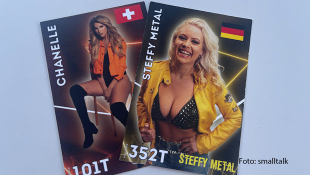 Was Fußballstars können, können Partyschlagerstars erst recht. Zur neuen Ballermann-Saison gibt’s nun erstmals „Malle Cards“ zum Sammeln. Auf den Stickern sind Künstlerinnen und Künstler wie Chanelle, Steffy Metal, Lorenz Büffel und Schürze zu sehen. (Foto: smalltalk)