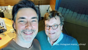 Marco Schreyl begrüßt in dieser Woche gleich mehrere prominente Gäste zum persönlichen Talk. Bei Deutschlandfunk Kultur spricht er mit dem Sportjournalisten Béla Réthy. Zudem gibt’s am morgigen 1. März bei WDR5 eine neue Ausgabe des „Tischgesprächs“ mit Sternekoch Max Strohe. (Foto: Instagram marco_schreyl)