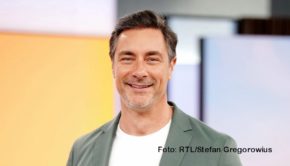 Moderator Marco Schreyl kehrt am 16. April mit der ersten Live-Show der aktuellen Staffel zu „Deutschland sucht den Superstar“ zurück. Die RTL-Castingshow geht mit zehn Talenten in die entscheidende Phase. Als Gastjuror ist Sänger Thomas Anders mit dabei. (Foto: RTL/Stefan Greogorowius)