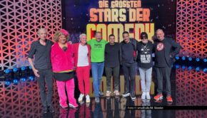 RTL zeigt zum Start in den Karneval eine neue Ausgabe von „Mario Barth präsentiert: Die größten Stars der Comedy“. Passend zur Jahreszeit sind ab 20:15 Uhr u.a. die beiden Comedians und Karnevalisten Bernd Stelter und Guido Cantz zu Gast. Foto © smalltalk/M. Wanke