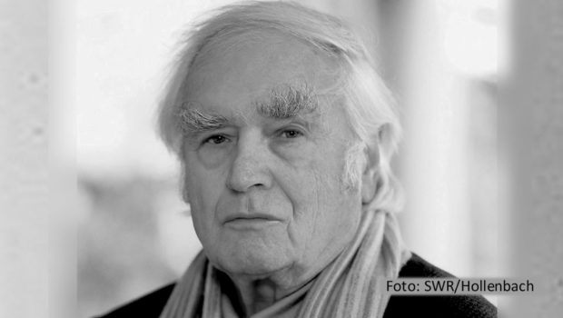 Der im Alter von 96 Jahren verstorbene Martin Walser gilt als einer der bedeutendsten deutschen Schriftsteller der Nachkriegszeit. In den Mediatheken von ARD, ZDF und Arte wird sein Schaffen mit zahlreichen Beiträgen, darunter auch der Kinofilm „Ein fliehendes Pferd“, gewürdigt. (Foto: SWR/Hollenbach)
