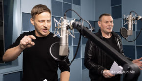 Superstimmen für Superhelden: In der Podcast-Serie „Marvel‘s Wastelanders: Star-Lord“ spricht Tom Wlaschiha die Titelfigur, Devid Striesow übernimmt die Rolle von dessen Kumpel Rocket. Audible startet das Projekt am 28. Juni. (Foto: Marvel/Audible)