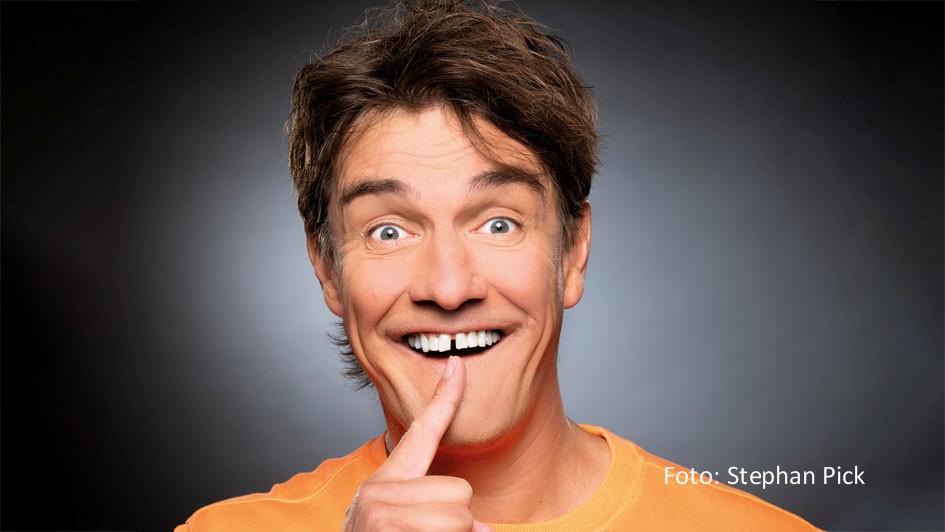 Matze Knop geht auch 2024 auf Tournee. Ab dem 18. Februar ist er wieder mit seinem Comedy-Programm „Mut zur Lücke“ in ganz Deutschland unterwegs. Auch ein Auftritt in Belgien steht im Laufe des Frühjahrs auf dem Plan. (Foto: Stephan Pick)