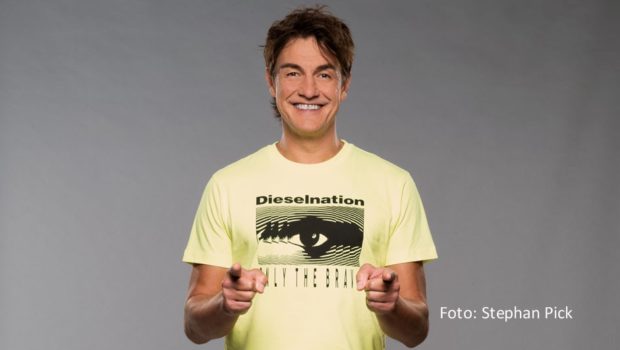 Bevor es Ende September mit seiner regulären Tournee weitergeht, wirft Entertainer Matze Knop eine kurze Spezial-Auftrittsreihe unter dem Motto „Die wilde Sommershow“ ein. Los geht’s am 16. August in Bruchhausen-Vilsen bei Bremen. (Foto: Stephan Pick)