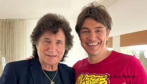 Mit ihrer „Stadion Version“ des Klassikers „Wir sagen danke schön“ starten Matze Knop und Olaf der Flipper zum Beginn der Fußball-EM voll durch. Am Wochenende präsentieren sie den Song im ZDF-„Fernsehgarten“, in dem Knop auch als Co-Moderator auftritt, und im Magazin „Volle Kanne“. (Foto: Pool Position)