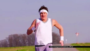 Wer war noch gleich dieser Rocky Balboa?!? Comedian Matze Knop zeigt im Bewerbungsvideo vollen Körpereinsatz, um sein Ziel zu erreichen: Er will eine „Wildcard“ für eine der künftigen Ausgaben von „Wer stiehlt mir die Show?“. Nun liegt der Ball bei Moderator Joko Winterscheidt. (Foto © Instagram/@matzeknop_official)