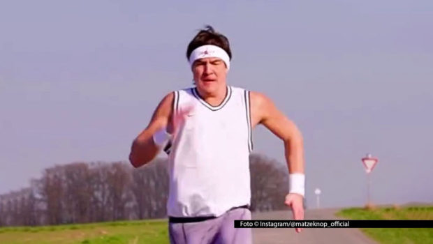 Wer war noch gleich dieser Rocky Balboa?!? Comedian Matze Knop zeigt im Bewerbungsvideo vollen Körpereinsatz, um sein Ziel zu erreichen: Er will eine „Wildcard“ für eine der künftigen Ausgaben von „Wer stiehlt mir die Show?“. Nun liegt der Ball bei Moderator Joko Winterscheidt. (Foto © Instagram/@matzeknop_official)