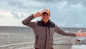 Für Comedian Matze Knop geht’s per Fähre auf die Nordsee-Insel Amrum, wo am 21. August der zweite Auftritt im Rahmen seiner Tour unter dem Motto „Die wilde Sommer-Show“ ansteht. Weitere Stationen sind Föhr, Husum und Helgoland. (Foto: smalltalk/L. Rothländer)