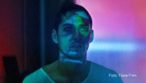 Der deutsch-niederländische Spielfilm „Everything Will Change“ mit Noah Saavedra feiert am 16. Januar als Eröffnungsfilm beim 43. Max Ophüls Preis seine Deutschlandpremiere. Das Festival wird als Kombination aus Publikumsvorführungen und Streaming durchgeführt. (Foto: Flare Film)