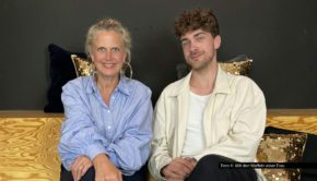 In der dritten und vorletzten Sommer-Spezialausgabe von „Mit den Waffeln einer Frau“ trifft Barbara Schöneberger auf den Mentalisten Timon Krause, der einen tiefen Einblick in die Welt der Hypnose, der Psychotricks und des Gedankenlesens gewährt. Foto © Mit den Waffeln einer Frau