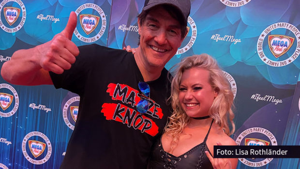 Mallorcas Partytempel „Megapark“ feierte am Wochenende große Saisoneröffnung. Durch das Programm führte Entertainer Matze Knop. Zu den musikalischen Gästen auf der Bühne am Balneario 5 in Palma gehörte die Moderatorin und Sängerin Steffi Landerer alias Steffy Metal. (Foto: Lisa Rothländer)