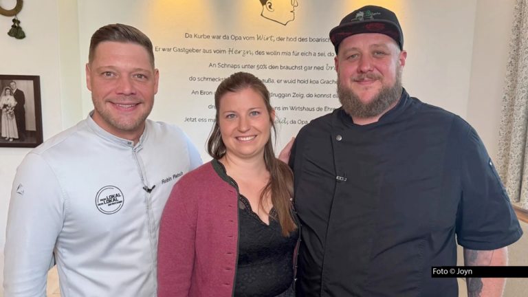 In einer neuen Woche der Kabel Eins-Reihe „Mein Lokal, Dein Lokal“ mit Host Robin Pietsch treffen sich fünf Biergarten-Betreiber aus der Region um den Chiemsee zum kulinarischen Wettkampf. Zum Auftakt laden Wirt Hannes und seine Frau Tatjana ins „Post Kurbe“ in Au bei Bad Aibling ein. Foto © Joyn