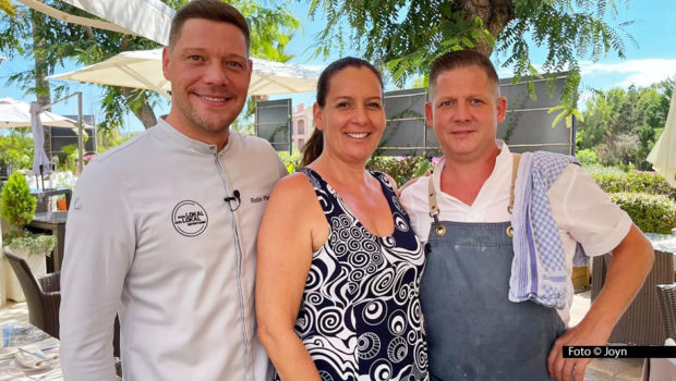 Auf Mallorca betreiben Nicole und Jens Bräuning das Restaurant „Adelfas by Jens“. In dieser Woche gehören sie zu den deutschsprachige Gastronomen, die sich dem Wettbewerb der Kabel Eins-Reihe „Mein Lokal, Dein Lokal“ stellen. Durch die Sendungen führt Zwei-Sterne-Koch Robin Pietsch. Foto © Joyn