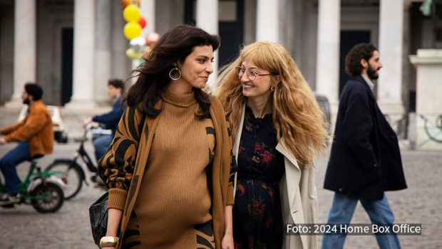 Ab dem 28. November ist die finale Staffel von „Meine geniale Freundin“ auf MagentaTV+ verfügbar. Die Serie basiert auf den Bestsellern von Elena Ferrantes „Neapolitanischer Saga“. In den Hauptrollen sind diesmal Alba Rohrwacher und Irene Maiorino zu sehen. (Foto: 2024 Home Box Office)