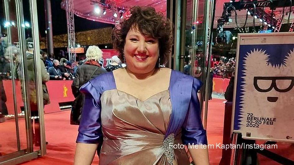 Am Donnerstagabend wurde die 72. Berlinale eröffnet. Auf dem Roten Teppich mit dabei war auch Meltem Kaptan, die als Hauptdarstellerin in „Rabiye Kurnaz gegen George W. Bush“ im Wettbewerb vertreten ist. Die Weltpremiere des Films von Andreas Dresen findet am morgigen 12. Februar statt. (Foto: Meltem Kaptan/Instagram)