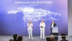 Der neue eCampus von Mercedes-Benz in Stuttgart-Untertürkheim ist eröffnet. Moderatorin Judith Rakers führte durch den Festakt, an dem u.a. Mercedes-Vorstandsmitglied Sabine Kohleisen, Werks-Betriebsratschef Michael Häberle sowie die Politiker Robert Habeck und Winfried Kretschmann teilnahmen. (Foto: Mercedes-Benz AG)