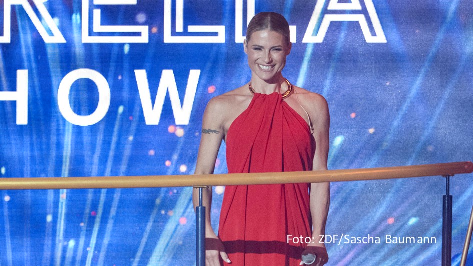 Nach ihrem Auftritt in der „Giovanni Zarrella Show“ ist Michelle Hunziker auch am 9. Dezember bei einem großen Primetime-Event im ZDF zu sehen. In der Spenden-Gala „Ein Herz für Kinder“ singt die Entertainerin ein Duett mit Roland Kaiser. Weitere Musik-Acts sind u.a. Bryan Adams und Zoe Wees. (Foto: ZDF/Sascha Baumann)