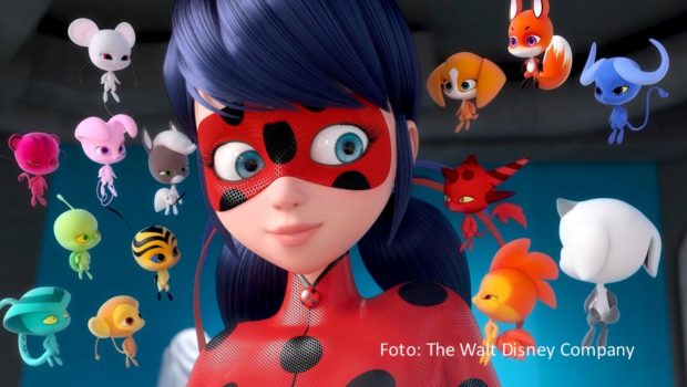 Der deutsche Disney Channel im Free-TV ist seit zehn Jahren auf Sendung. Das runde Jubiläum wird am 13. Januar mit einer umfassenden Sonderprogrammierung gefeiert, in deren Rahmen u.a. das Staffelfinale der Erfolgsserie „Miraculous – Geschichten von Ladybug und Cat Noir“ seine Premiere feiert. (Foto: The Walt Disney Company)