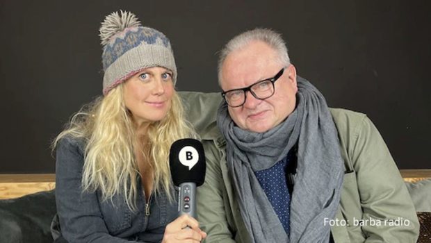 In der aktuellen Ausgabe des barba radio-Podcasts „Mit den Waffeln einer Frau“ ist Musiker Heinz Rudolf Kunze zu Gast. Mit Barbara Schöneberger spricht er u.a. über Eitelkeit, leidenschaftliches Sammeln und die vergleichsweise komfortablen Rahmenbedingen für Künstler in den 1980er Jahren. (Foto: barba radio)