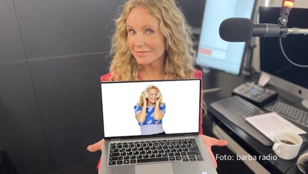 In der neuen Ausgabe des barba radio-Podcasts spricht Gastgeberin Barbara Schöneberger mit TV-Moderatorin Katja Burkard u.a. über deren launische Katze, das perfekte Alter für Aquarellkurse und Wechseljahre bei Männern. (Foto: barba radio)