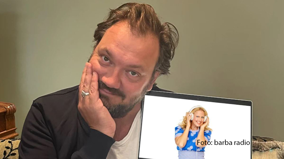 In der neuesten Ausgabe von „Mit den Waffeln einer Frau“ ist Charly Hübner zu Gast. In dem barba radio-Podcast spricht der Schauspieler mit Barbara Schöneberger über sein Regiedebüt „Sophia, der Tod und ich“. Der Film ist seit Ende August in den deutschen Kinos zu sehen. (Foto: barba radio)