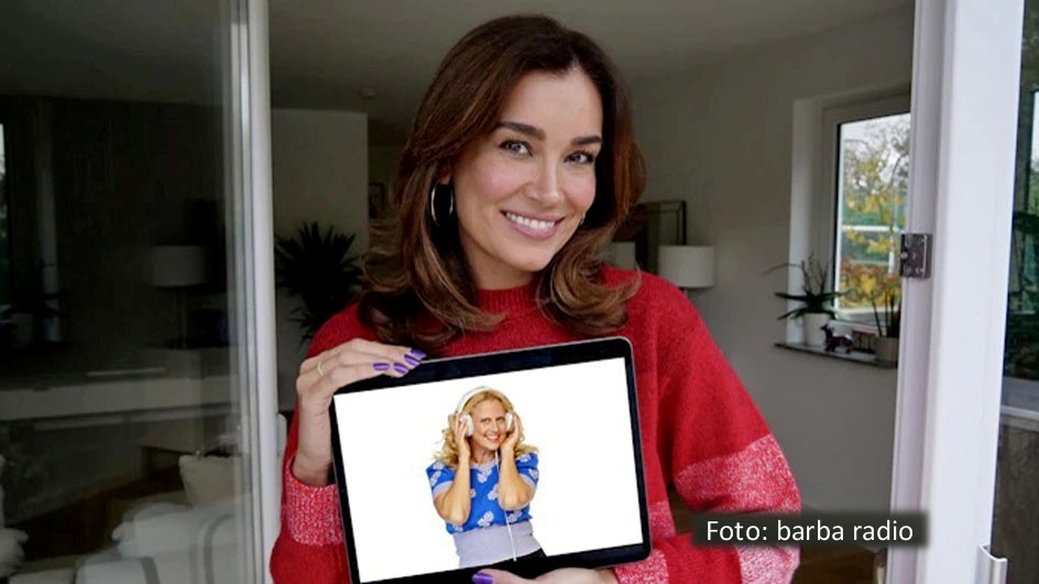 In der neuen Ausgabe des barba radio-Podcasts „Mit den Waffeln einer Frau“ spricht Gastgeberin Barbara Schöneberger mit der TV-Moderatorin Jana Ina Zarrella. Foto-barba-radio