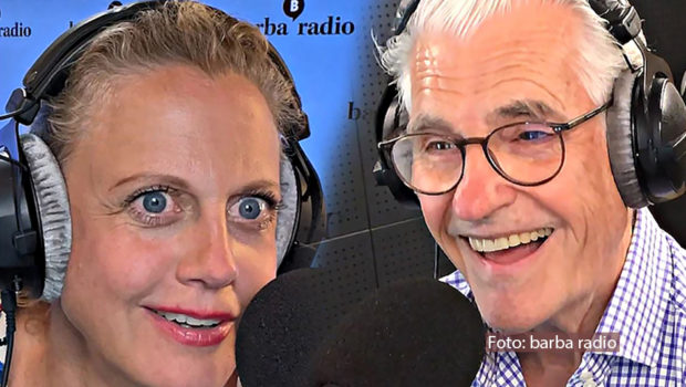Zum Start in die neue Woche meldet sich der barba radio-Podcast „Mit den Waffeln einer Frau“ mit Stargast Sky du Mont. Mit Barbara Schöneberger spricht der 76-Jährige offen übers Älter werden, Heiraten und die Frage, wie er beinahe James Bond geworden wäre. (Foto: barba radio)