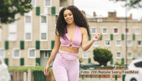 Als Hauptdarstellerin, Drehbuchautorin und Mitproduzentin zeichnet Nicôle Lecky bei der britischen Musik-Dramaserie „Mood“ verantwortlich. ZDFneo, das auch als Koproduzent beteiligt war, strahlt den mit zwei BAFTA Awards ausgezeichneten Sechsteiler am 21. Juli erstmals in Deutschland aus. (Foto: ZDF/Natalie Seery/FeedMee)