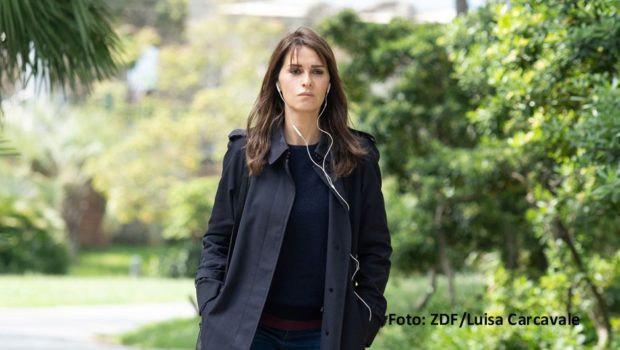 Die italienische Krimi-Reihe „Mord in Genua – Ein Fall für Petra Delicato“ kehrt ab dem 5. Februar mit einer zweiten Staffel ins Programm des ZDF zurück. An insgesamt vier Sonntagen sind die neuen Episoden zu sehen, in denen wieder Paola Cortellesi die Titelrolle spielt. (Foto: ZDF/Luisa Carcavale)