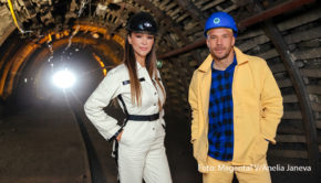 Bei MagentaTV startet am 29. Februar die zweite Staffel „More Than Talking“ mit Verona Pooth. Zum Auftakt geht’s in die polnische Stadt Zabrze, wo sich die Gastgeberin unter Tage mit dem Profifußballer und Weltmeister Lukas Podolski zum persönlichen Talk trifft. (Foto: MagentaTV/Anelia Janeva)