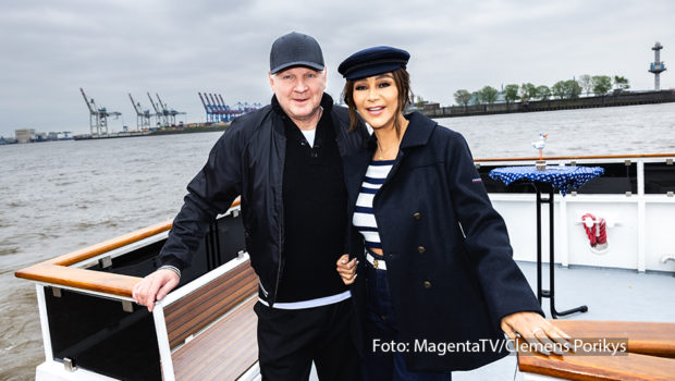 „More than Talking“ geht in die nächste Runde. In der neuesten Ausgabe der MagentaTV-Talkshow trifft Moderatorin und Co-Produzentin Verona Pooth den ehemaligen Profifußballer Stefan Effenberg im Hamburger Hafen zum persönlichen Talk mit der gewissen Portion „More“. (Foto: MagentaTV/Clemens Porikys)