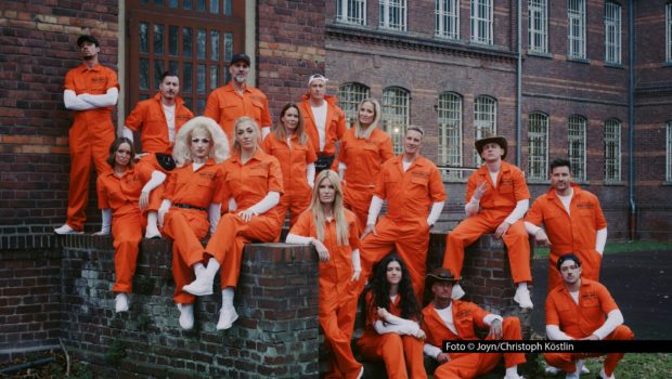 Die Reality-Show „Most Wanted“ begleitet 16 prominente Ausbrecher. Ihr Ziel: so lange wie möglich unentdeckt bleiben und das ohne Geld und Handy. Die zweite Staffel des Joyn/ProSieben-Formats startet am 31. März sowohl im Stream als auch im linearen Fernsehen. Foto © Joyn/Christoph Köstlin