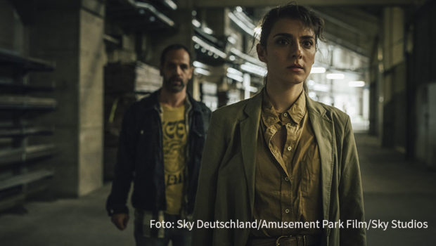 Ab 4. September zeigt Sky „Munich Games“, eine sechsteilige Polit-Thriller-Serie vor dem Hintergrund des Terroranschlags während der Olympischen Spiele 1972 in München. Regie führte Philipp Kadelbach. In den Hauptrollen spielen Seyneb Saleh und Yousef Sweid. (Foto: Sky Deutschland/Amusement Park Film/Sky Studios)