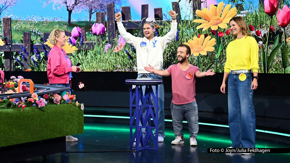In der Sat.1-Spielshow „Murmel Mania“ begrüßt Spielleiterin Mirja Boes an 6. Juni drei Experten aus dem Sportbereich. Ex-Fußballnationalspieler Rúrik Gíslason, Paralympics-Silbermedaillengewinner Mathias Mester und „Sportstudio“-Moderatorin Katrin Müller-Hohenstein treten gegeneinander an.Foto-Joyn_Julia-Feldhagen