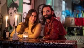 Zwei neue Folgen der ZDF-Show „Music Impossible“ sind jetzt in der Mediathek verfügbar. Moderatorin Conchita Wurst begrüßt dazu u.a. Entertainerin Sarah Engels, die einen ihrer Songs im Sound von Rocksängerin Jennifer Weist präsentiert – und umgekehrt. (Foto: ZDF/Niklas van Schwarzdorn)