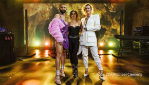 Eine rappende Sarah Engels oder ein swingender Micky Krause? „Music Impossible“ macht‘s möglich. Mit zwei neuen Folgen kehrt der genre-übergreifende Musikwettbewerb mit Conchita Wurst ab dem 20. Mai zurück ins ZDF. Mit dabei sind darüber hinaus auch Tom Gaebel und Jennifer Weist. (Foto: ZDF/Michael Clemens)