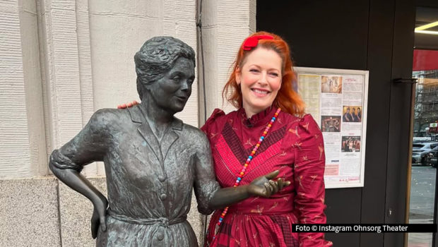 Am 21. Februar ist Enie van de Meiklokjes in der „NDR Talk Show“ zu Gast. Mit Barbara Schöneberger und Hubertus Meyer-Burckhardt spricht sie über ihre Rolle als Botschafterin des Schreibwettbewerbs „Vertell doch mal“ von Ohnsorg Theater und NDR. (Foto: Instagram Ohnsorg Theater)