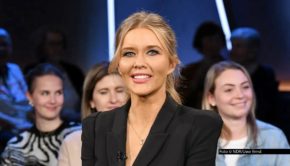 Das Moderations-Duo Barbara Schöneberger und Steven Gätjen führt am 17. April durch eine neue Ausgabe der „NDR Talk Show“. Zu Gast sind u.a. Quizmasterin und Autorin Laura Karasek, Schauspielerin Maria Furtwängler und Comedian Michael Mittermeier. (Foto © NDR/Uwe Ernst)