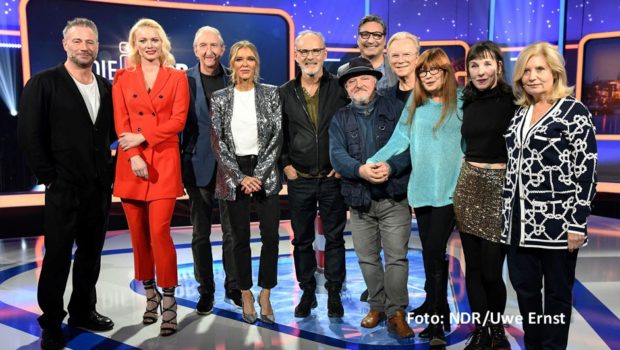 Moderatorin und Autorin Laura Karasek tritt am 28. Dezember ihren neuen Posten als Quizmasterin in der „NDR Quizshow“ an. Zum Auftakt gibt’s eine Sonderausgabe mit zehn Prominenten, darunter Mousse T., Sasha, Meret Becker, Axel Prahl, Sabine Postel und Reinhold Beckmann. (Foto: Uwe Ernst)
