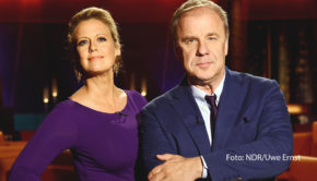Barbara Schöneberger und Hubertus Meyer-Burckhardt laden am 17. März zu einer neuen Ausgabe der „NDR Talk Show“ ein. Zu ihren prominenten Gästen zählen u.a. Moderatorin und Unternehmerin Verona Pooth, Comedian Bülent Ceylan sowie Schlagersängerin Stefanie Hertel. (Foto: NDR/Uwe Ernst)