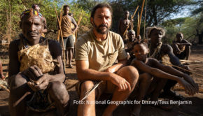 Bei National Geographic ist Survival-Experte Hazen Audel bereit für ein neues Abenteuer. Im August gibt’s die Serie „Extreme Survival mit Hazen Audel: Safari durch das Rift Valley“. Dabei lernt der Biologe und Moderator eine Region kennen, in der einst die Wiege der Menschheit stand. (Foto: National Geographic for Disney/Tess Benjamin)