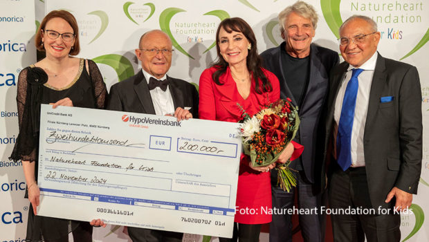 Prof. Dr. Michael Popp lud am 22. November zum traditionellen Charity Dinner der Natureheart Foundation for Kids nach München. Zu den Gästen des Abends zählten u.a. Anna Maria Kaufmann, Alexander Elbertzhagen, Felix Magath und Alexander Höller. (Foto: Kick-Media)