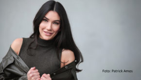 Am 23. März führt die aus „taff weekend“ bekannte Moderatorin Neda Peemüller zum ersten Mal durch eine reguläre Ausgabe des täglichen Lifestyle-Magazins „taff“. Zusammen mit Thore Schölermann präsentiert sie ab 17:00 Uhr News aus den Bereichen Lifestyle, Ratgeber und Stars. (Foto: Patrick Amos)